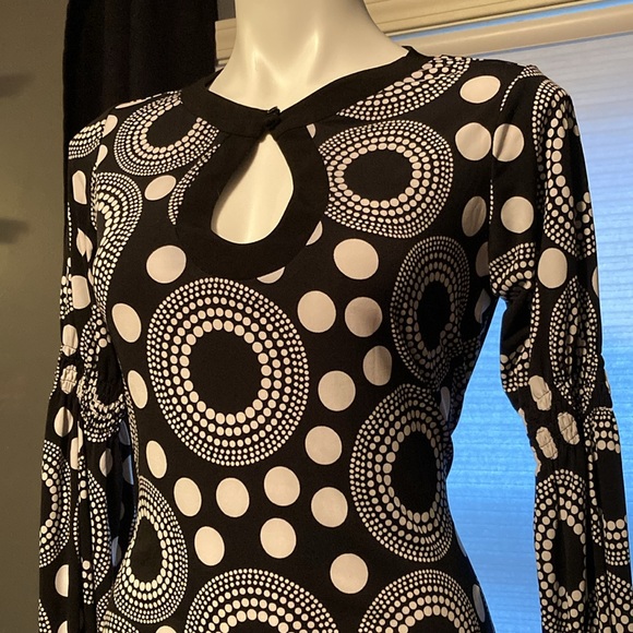 Bison Bisou white mandala pattern dots with polka dots on black size M - Picture 2 of 10
